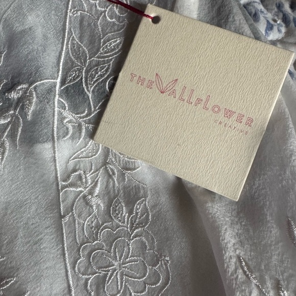 Chic White Floral Women's Blouse - Picture 11 of 12